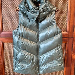 Womens green Athleta puff vest size Small